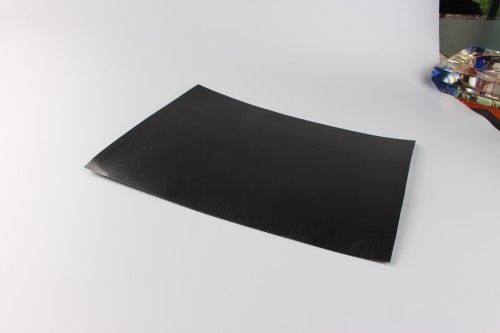 평탄한 표면 HDPE 지오 멘브라인, 화학 저항성이 우수하고, 쓰레기 매립장 및 광산용 용도로 30m-100m 길이