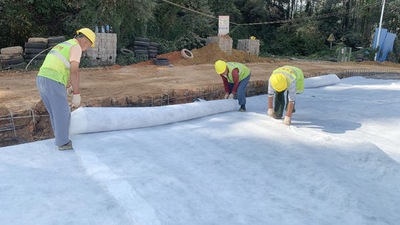 고장형 폴리에스터 비조직 지오테크스틸, 100-800g/m2 무게, 중용 토목공학용으로 산과 알칼리 저항성이 우수하다