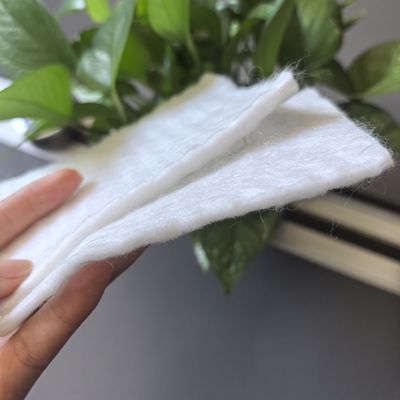장기 섬유 바늘 뚫린 지오텍스틸 쓰레기 매립장 및 배설물 연못 공학 PET 폴리에스터 칩 너비 1.0m-6.6m