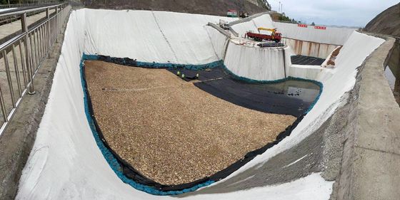 ASTM 표준 스테이플 섬유 지오 텍스틸, 높은 수소 투과성과 환경 프로젝트의 우수한 뚫림 저항성